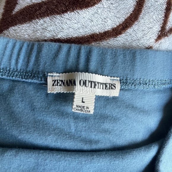 Top - Picture 2 of 2